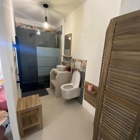 La A L Ombre Du Coteau Gasthof