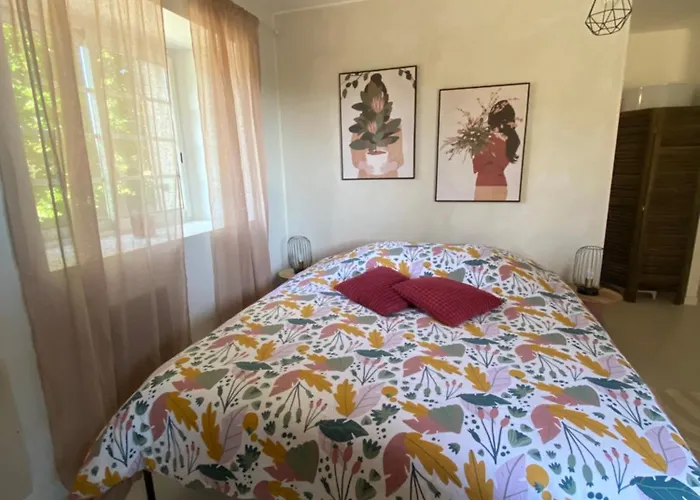 La A L Ombre Du Coteau * Auriébat